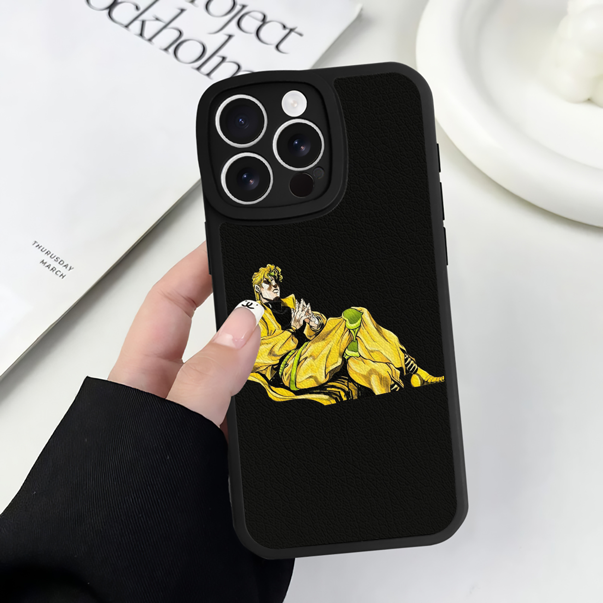 （画像用） ジョジョの奇妙な冒険 ディオ?ブランドー JoJo's Bizarre Adventure Dio Brando 【iPhone 16シリーズ対応】シリコンスマホケース（レザー調） 材質：シリコン